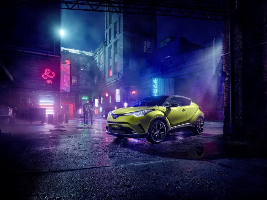  Toyota C-HR Neon Lime powered by JBL 2019 года  (фото 1 из 4)